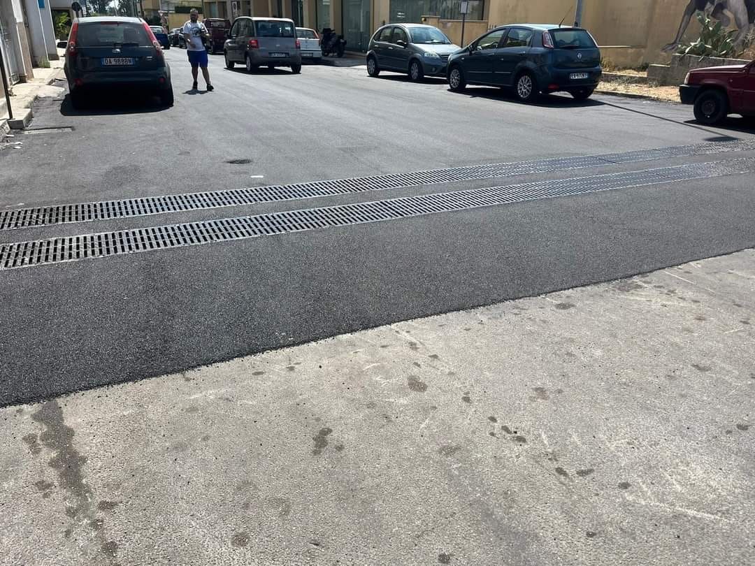 Via Poerio: completati i lavori alle caditoie