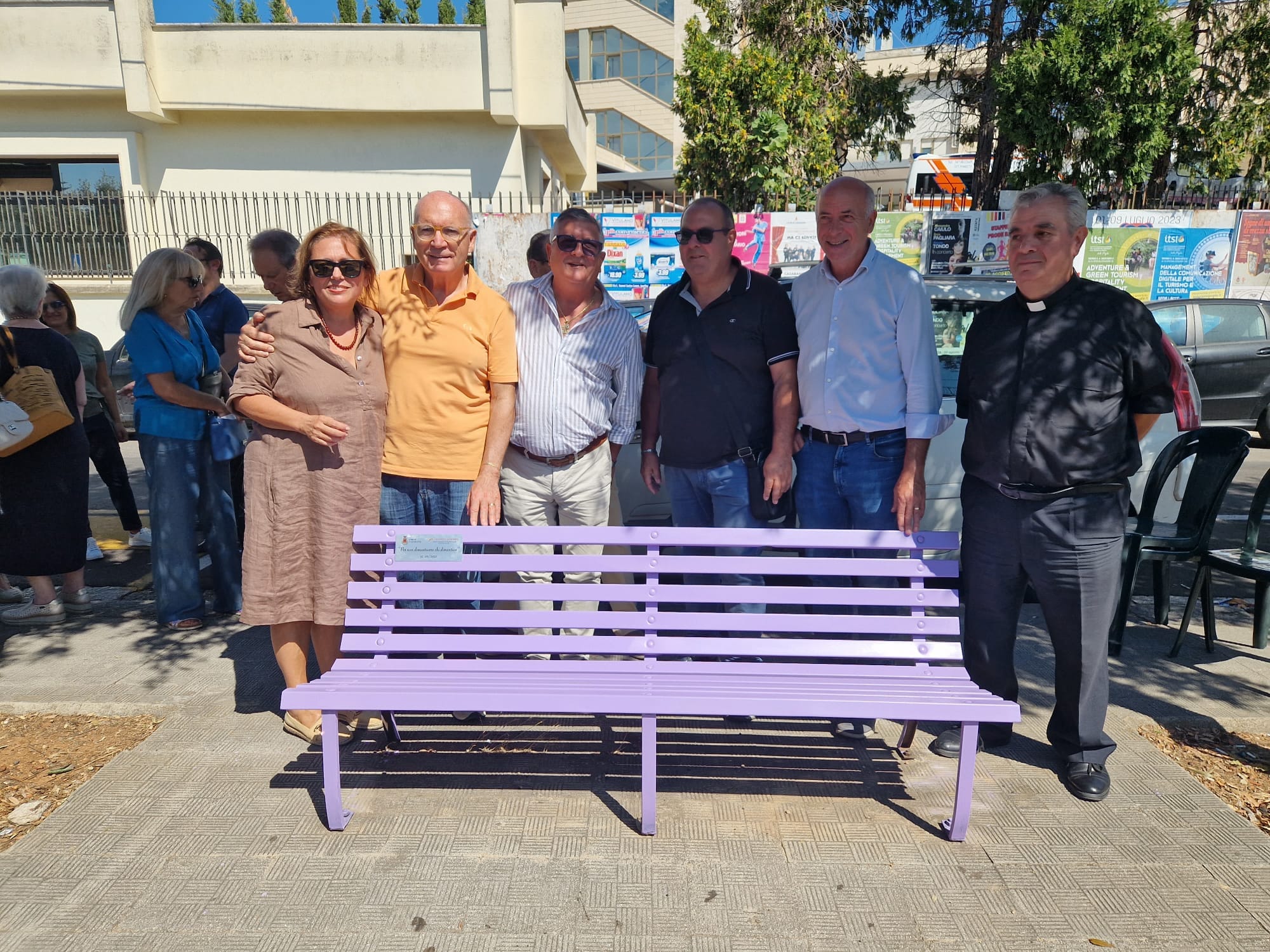 Sensibilizzazione sull’Alzheimer: inaugurata la Panchina viola.