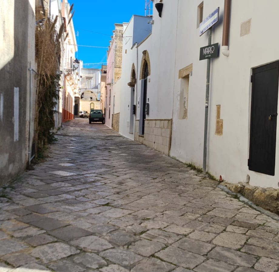 Rigenerazione urbana: al via i lavori di ribasolatura delle strade del centro storico