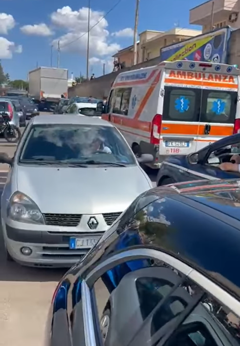 Traffico in tilt nei pressi delle scuole. L’opposizione chiede le dimissioni di Antonaci